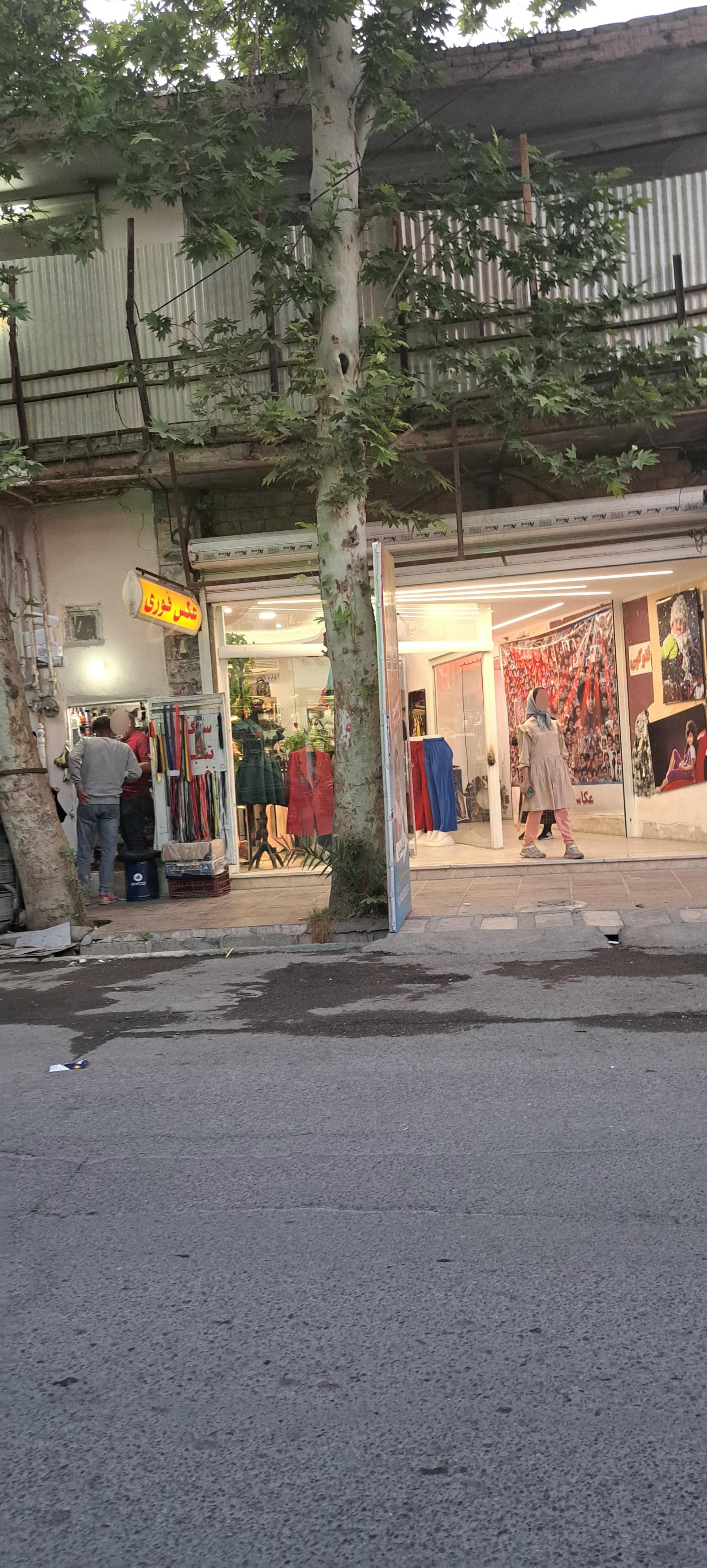 عکس فروشگاه‌لباس‌زنانه