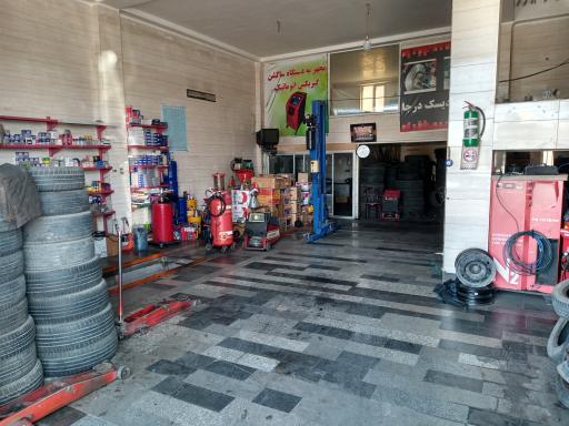 عکس تعویض روغن و خدمات لاستیک سبوحی