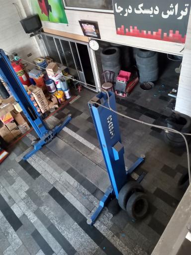 عکس تعویض روغن و خدمات لاستیک سبوحی