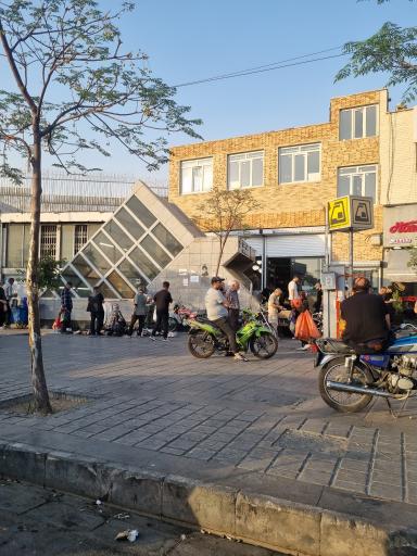 عکس ورودی مترو ایستگاه میدان محمدیه