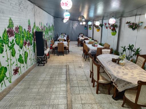 عکس رستوران بزرگ ۳۳ پل