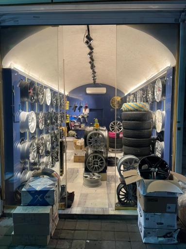 عکس رینگ و لاستیک خودرو اسپرت 