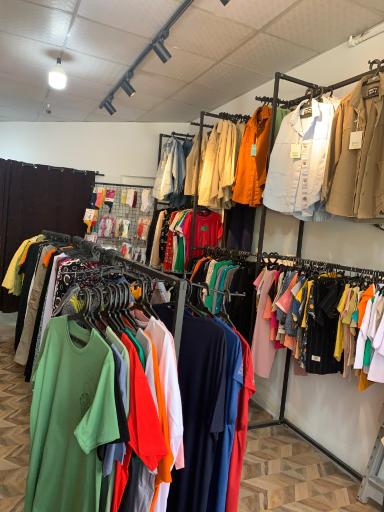 عکس ارزانسرای پوشاک باغستان