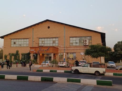 عکس درب ورودی سالن فوتسال