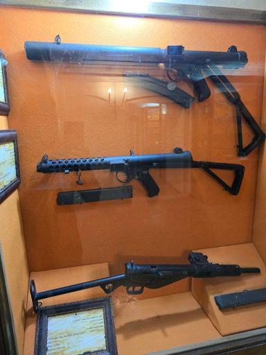 عکس موزه نظامی فارس