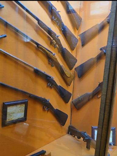 عکس موزه نظامی فارس