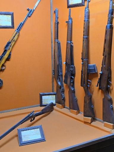 عکس موزه نظامی فارس