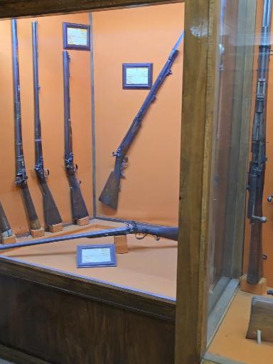 عکس موزه نظامی فارس