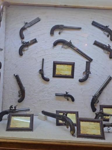 عکس موزه نظامی فارس