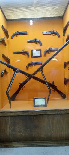 عکس موزه نظامی فارس