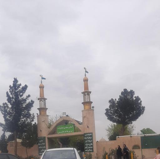 عکس آرامگاه هاجر خاتون