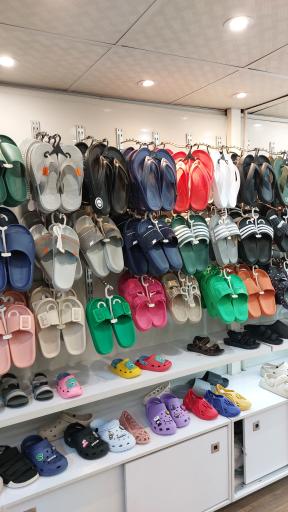 عکس نمایندگی فروش دمپایی و صندل نیکتا