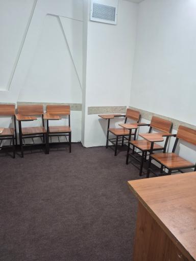 عکس آموزشگاه زبان دنیس
