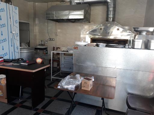 عکس تهیه غذای چرب و چیلی