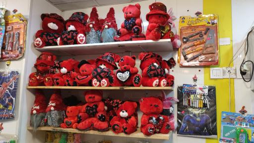 فروشگاه اسباب بازی فسقلی ها