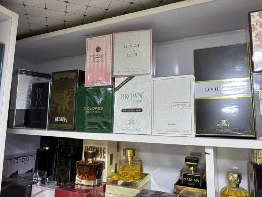 عکس فروشگاه عطر پادرا