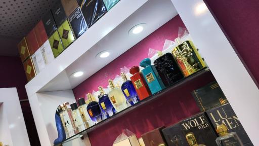 عکس فروشگاه عطر پادرا
