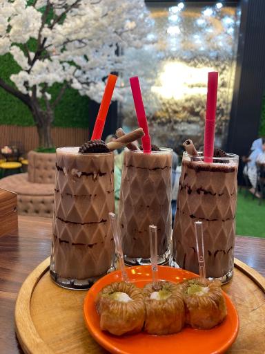 عکس کافه فست فود امارات