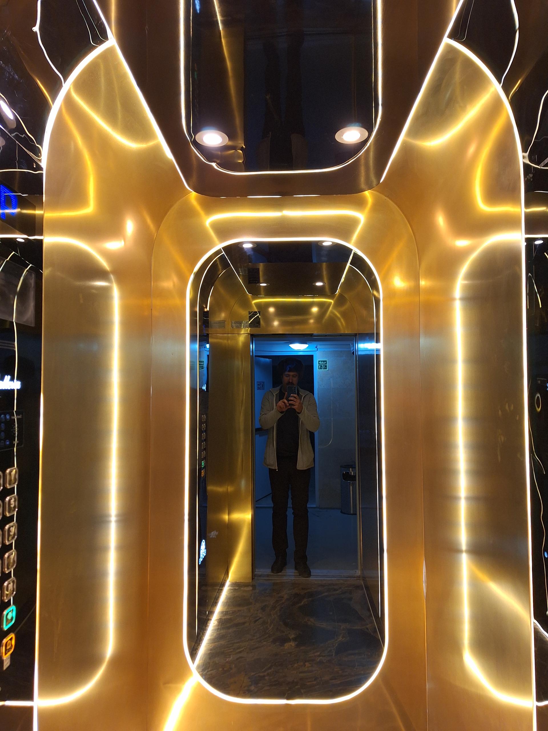 عکس صنایع آسانسور روشن