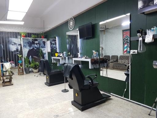 عکس سالن پیرایش مدرن کلاسیک