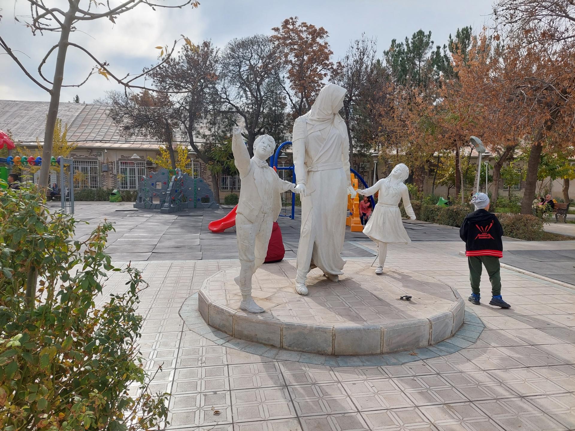 عکس پارک مادر و کودک