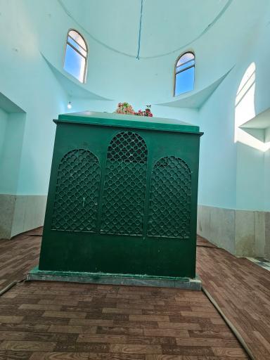 عکس مقبره عباس ابن محمد ابن جعفر طیار