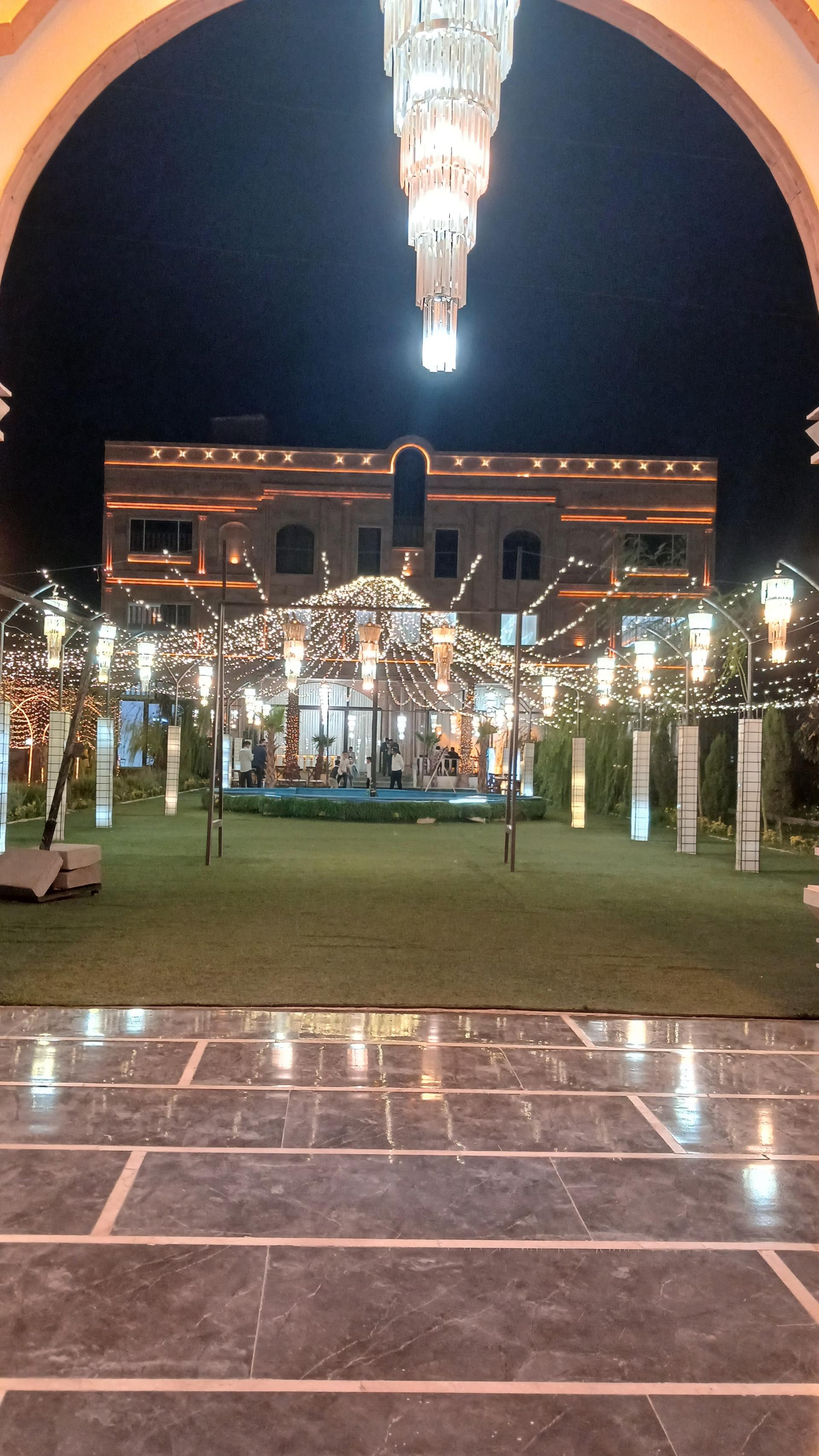 عکس عمارت آروین