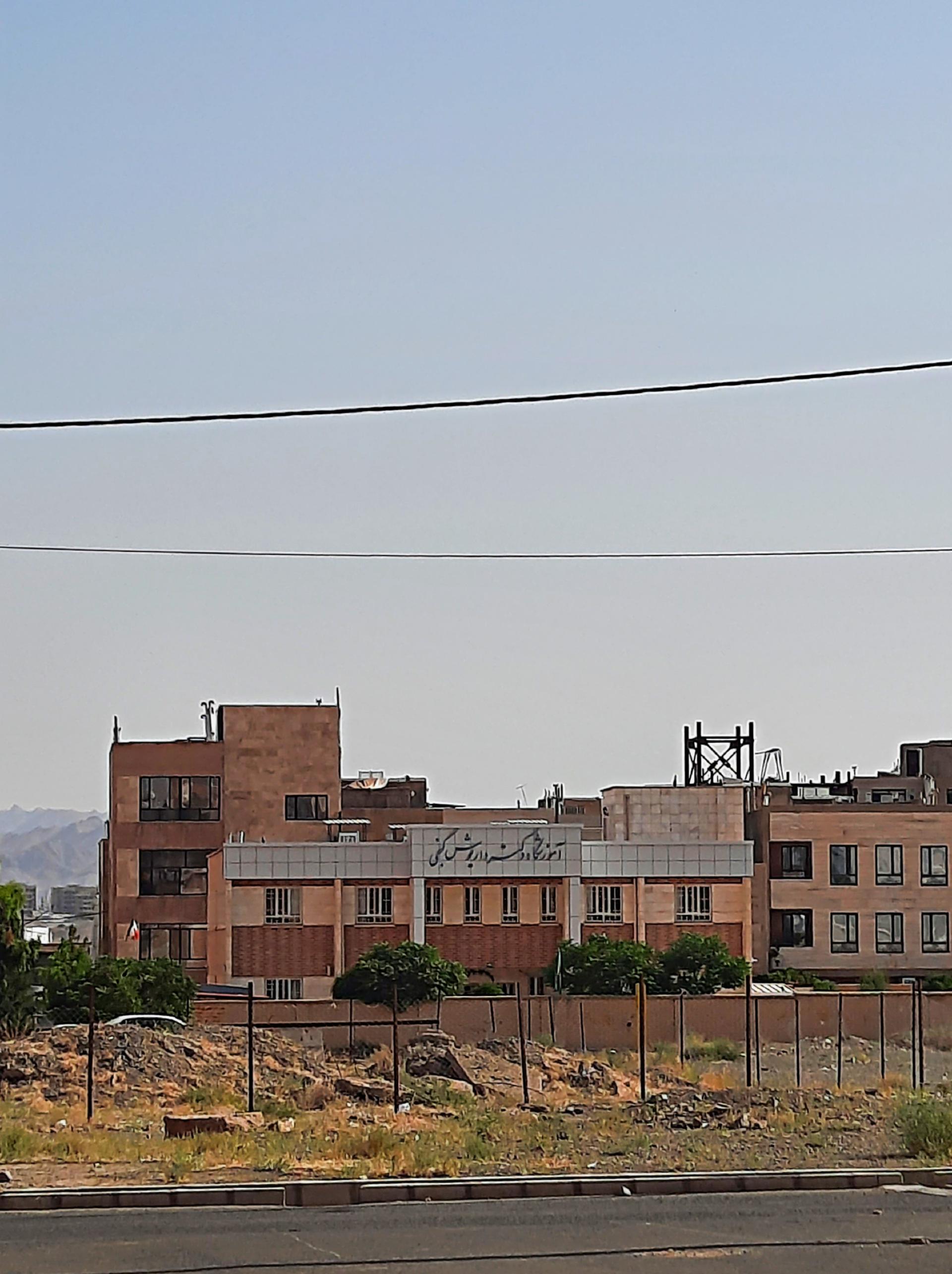 عکس دبیرستان دکتر داریوش گنجی 