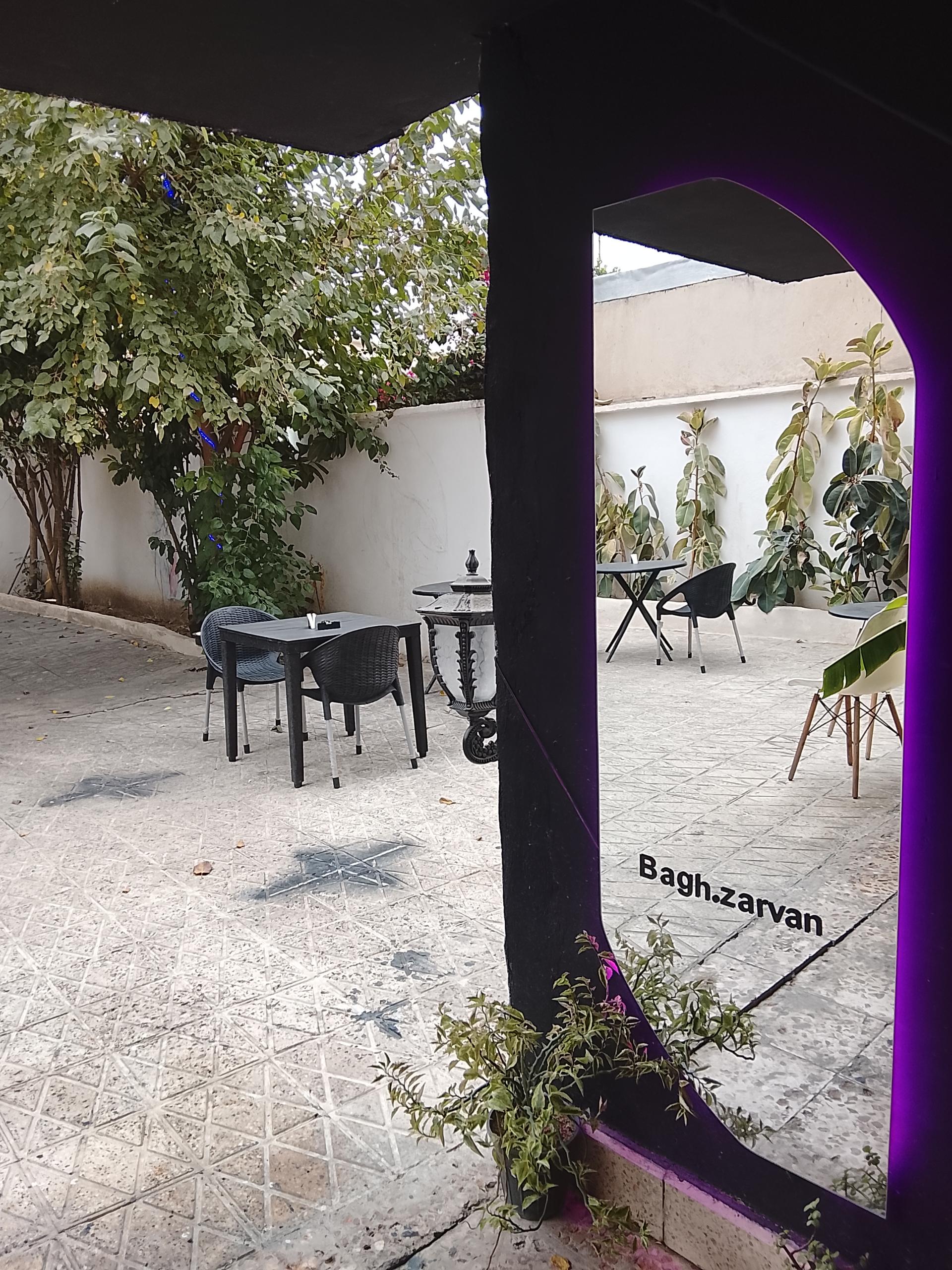 عکس باغ رستوران زروان