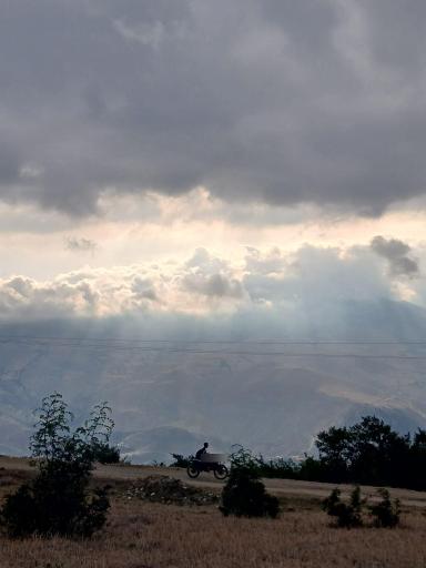 عکس آبگیر گلدیان