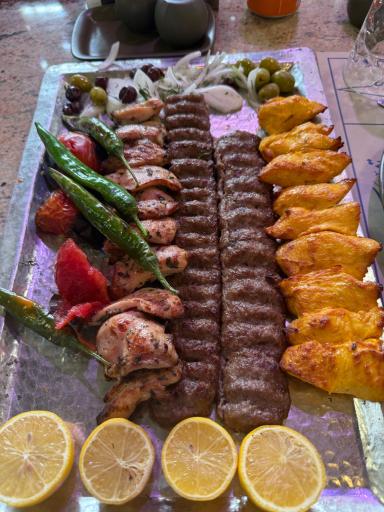 رستوران ترمه و طاووس