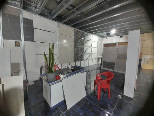 عکس انبار بزرگ کاشی و سرامیک یزدی