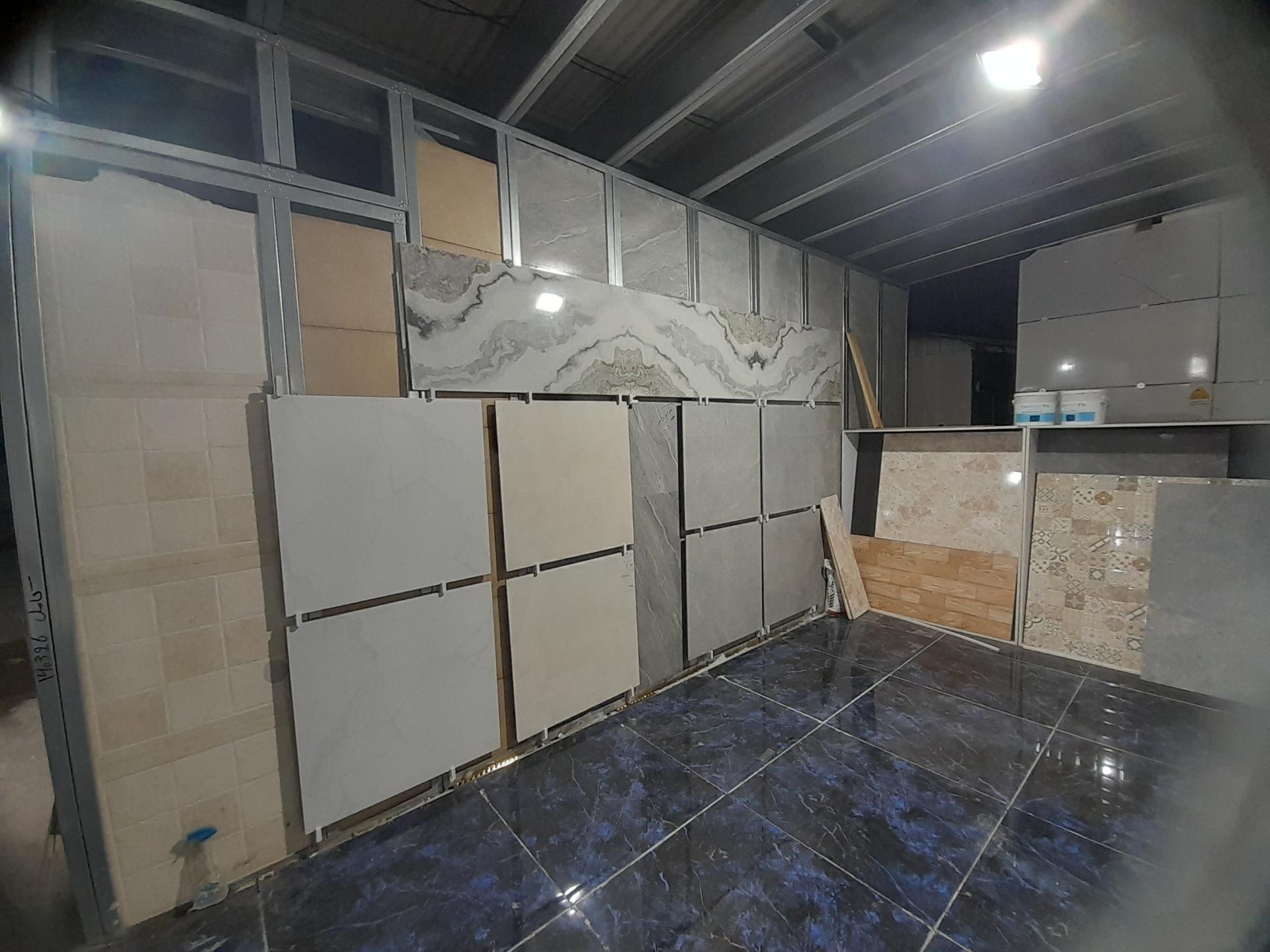 عکس انبار بزرگ کاشی و سرامیک یزدی