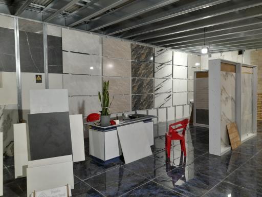 عکس انبار بزرگ کاشی و سرامیک یزدی