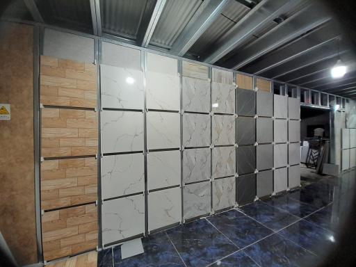 عکس انبار بزرگ کاشی و سرامیک یزدی