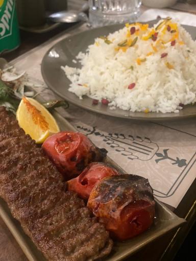 عکس رستوران ترمه و طاووس