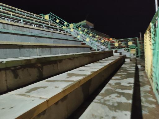 عکس ورزشگاه شهدای الوند