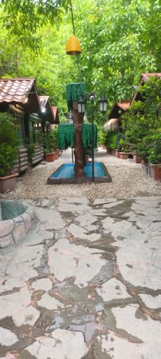 عکس باغ رستوران کلبه