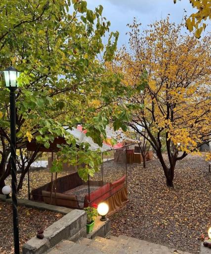 عکس کافه شب های چراغ درّه