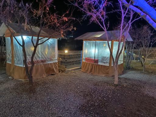 عکس کافه شب های چراغ درّه