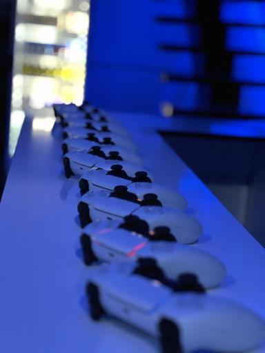 عکس گیم سنتر جوان