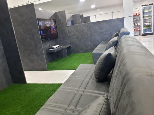 عکس گیم سنتر جوان