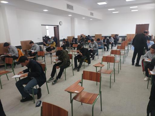 مجتمع آموزشی حیات طیّبه دبیرستان پسرانه نمونه احمد شیشه بری