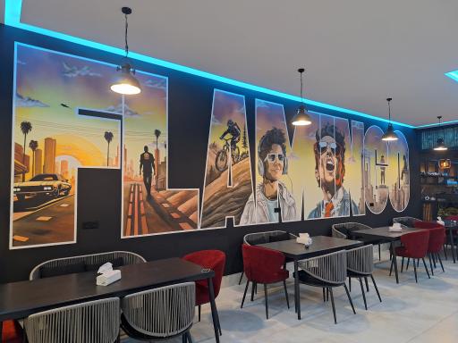 عکس باغ رستوران فلامینگو