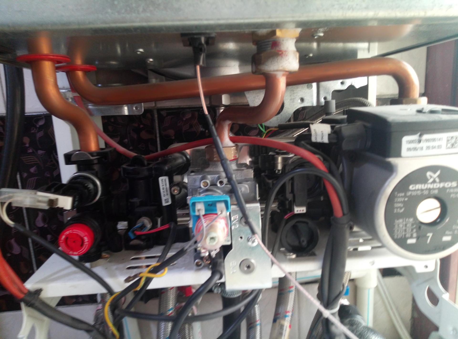 عکس تعمیرات و سرویس ونیز نصب انواع پکیج دیواری