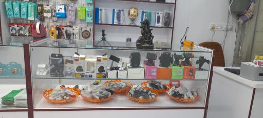 عکس فروشگاه موبایل و لوازم جانبی کامران