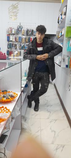 عکس فروشگاه موبایل و لوازم جانبی کامران