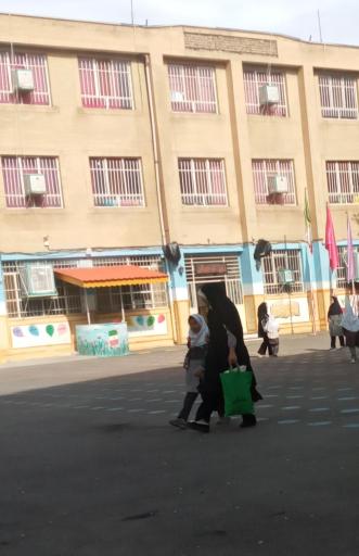 عکس دبستان دخترانه22بهمن 