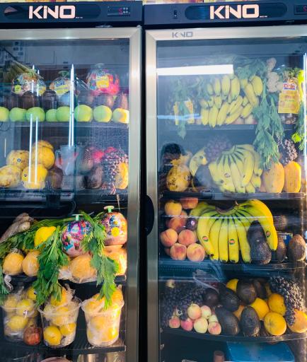 آبمیوه و بستنی آبمیوه‌چی