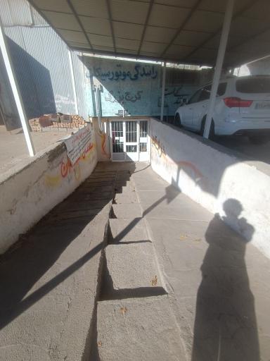 عکس آموزشگاه موتور سیکلت کرج بزرگ